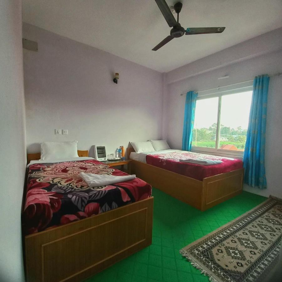 Hotel Aarjan And Restaurant Pokhara Bagian luar foto