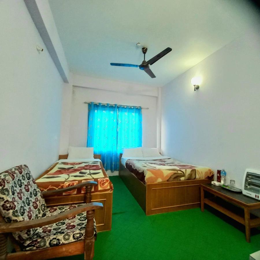 Hotel Aarjan And Restaurant Pokhara Bagian luar foto