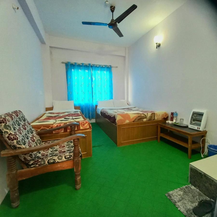 Hotel Aarjan And Restaurant Pokhara Bagian luar foto