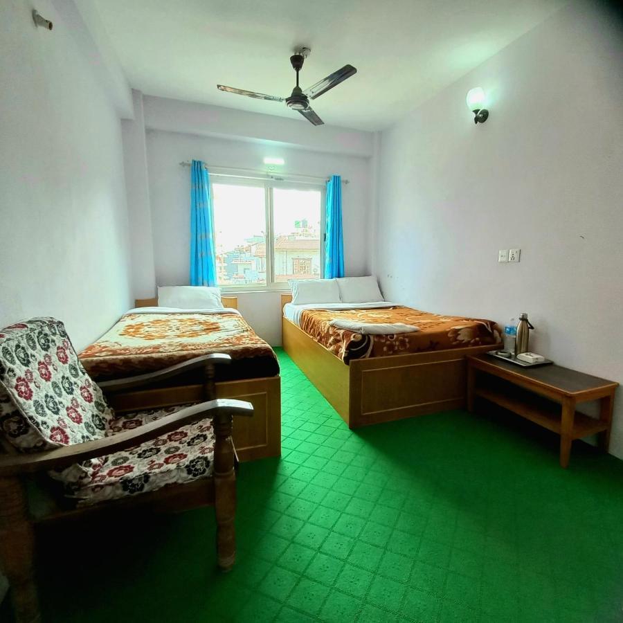 Hotel Aarjan And Restaurant Pokhara Bagian luar foto